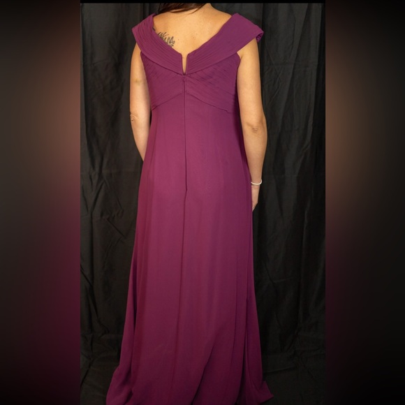 Burgundy long dress - Picture 3 of 3